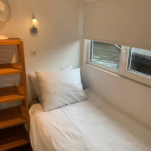 Tiny Houseboat On The Amstel River Bed & Breakfast